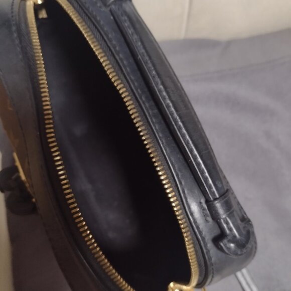 Beautiful and Rare Louis Vuitton Saintonge Noir Camera bag✨ - Picture 6 of 16